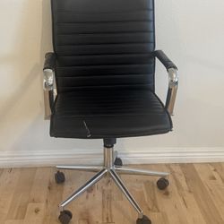Black Ribbed Office Chair 