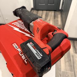 Milwaukee 18v Saw W/ Battery 6.0