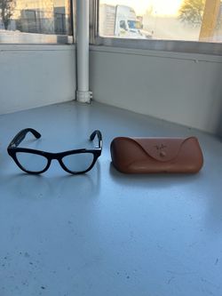 Meta glasses Skylar clear to blue lenses with changing case