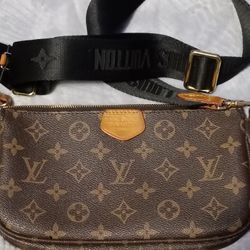 Authentic Louis Vuitton Pochette
