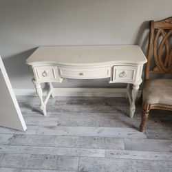 White Desk 