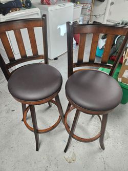 Swivel bar stools