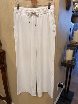 NWT~Vuori Women White Halo Essential Wideleg Pants Size Small Short