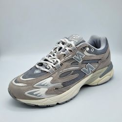 New balance  pre owned   In exellent  condition  men’s size 10:5 us