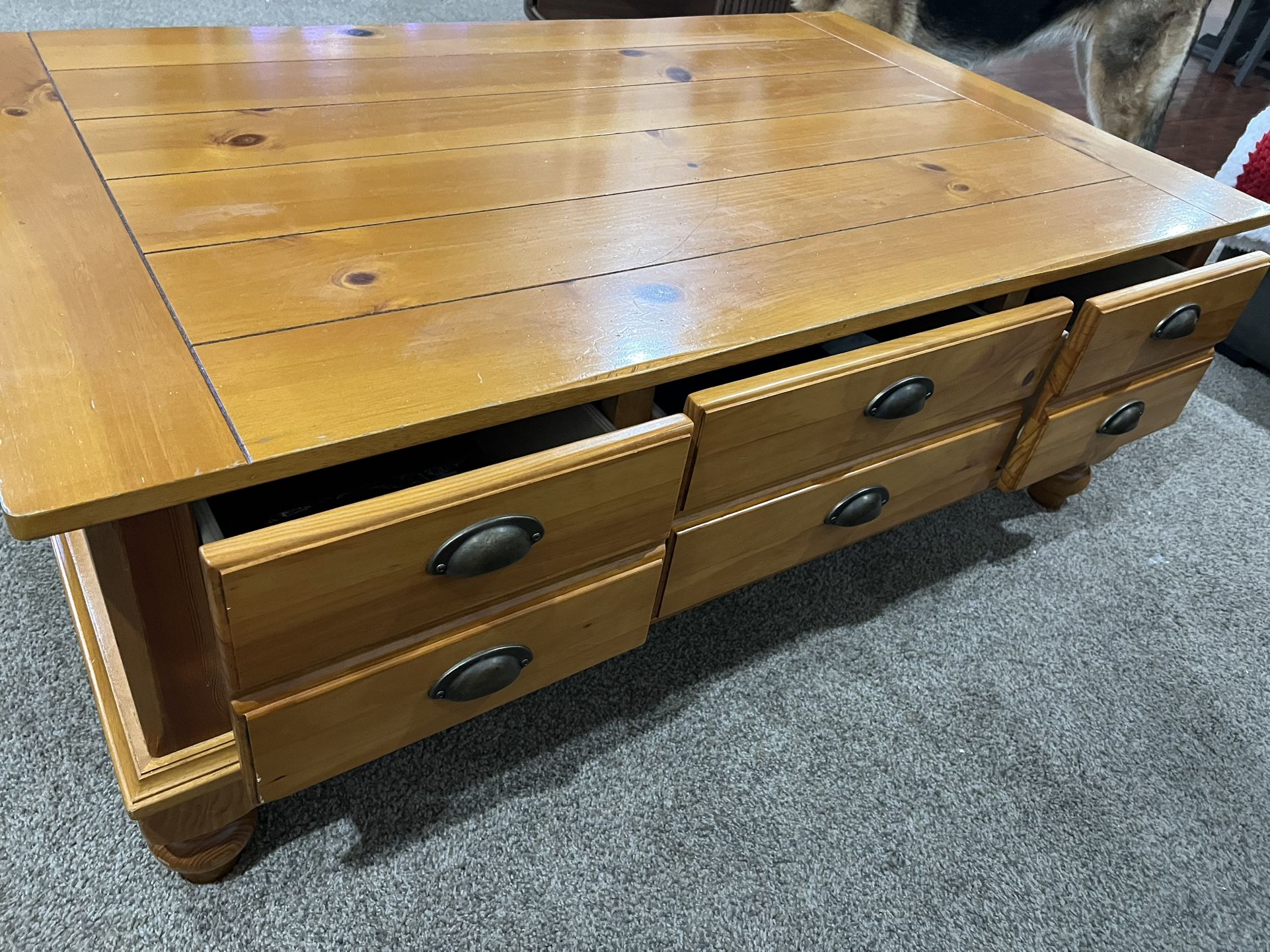 Center / Coffee Table