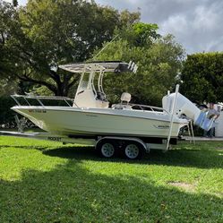 2019 Boston Whaler 210 Dauntless w/ Mercury 4-Stroke 3.4L V6 200HP - Under 200 Original Hours & 2023 Rocket Trailer!