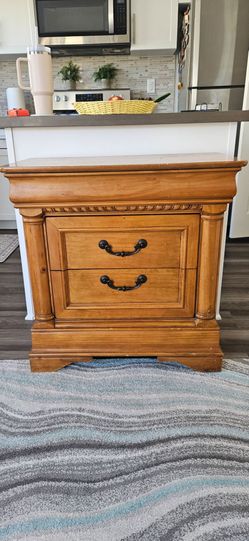 Solid Wood 3-Drawer Chest / Large Nightstand
