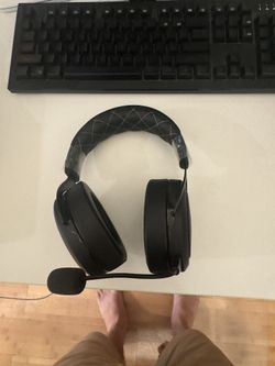 Corsair HS70 Wireless headphones with microphone