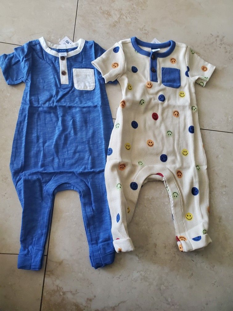 2 New Old Navy Pajamas ( I Also Have Like 30 New Onsies Asst Sizes $1 Each)