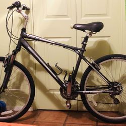Bike GT Mountain  Large Frame Like New Condition 