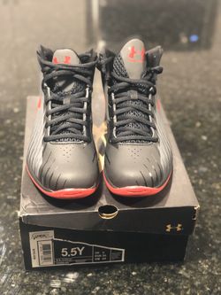 Under Armour Kids 5.5y Basketball Shoes