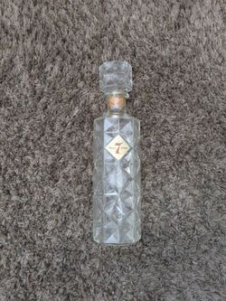 Vintage Seagrams Seven Crown Diamond-Pattern Glass Decanter