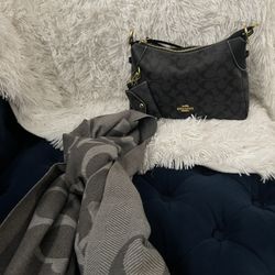 Bufanda Y Bolsa Set Disponible 85.00