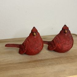 Cardinal Bright Red 6” x 4” Resin Figurine Right Facing Set Of 2