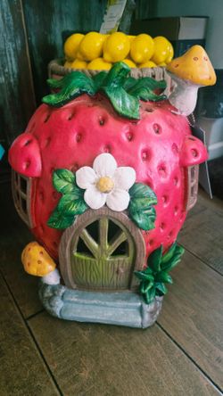 Brand New Martha Stewart Strawberry Solar Light