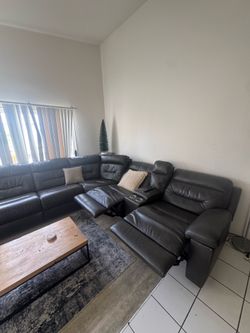 Large Black Reclining Sectional Sofa w/ Cup Holders