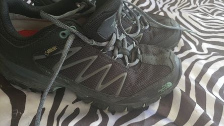 The northface hiking shoes women's 7