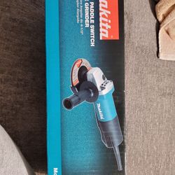 Makita 4 1/2 Paddle Grinder