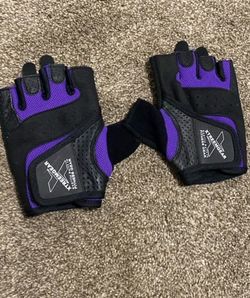 Brand new gym gloves size xl I have different sizes available.