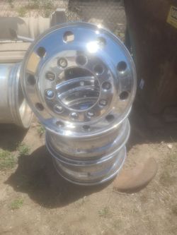 22.5 crome rims 4 of them