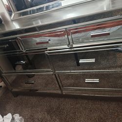 Mirror dresser 