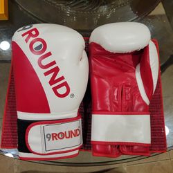 9 Round fitness boxing gloves. Heavy bag workout. Men or Women. Size