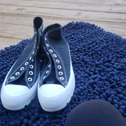  Chuck Taylor Converse Platform. Size 8.5. BLACK AND WHITE Please Buy Comes With Laces 