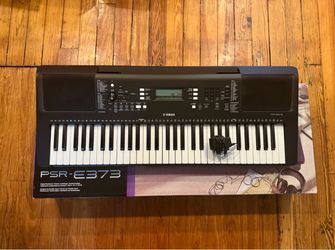 Yamaha PSR-E373 61-Key Keyboard - Like New in Box