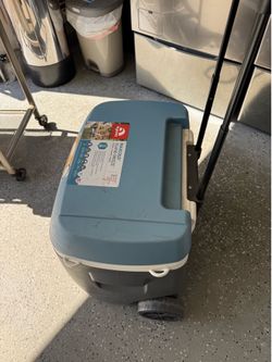 Igloo MaxCold Island Breeze 62-Quart Rolling Cooler