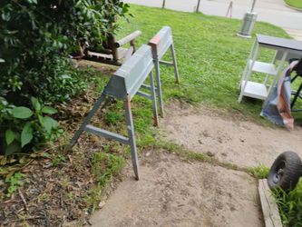 Saw table stands