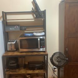 Bakers Rack With Microwave Station
