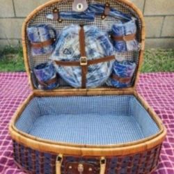 Vintage PICNIC Basket With Accessories