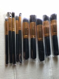 Black & gold makeup brushes