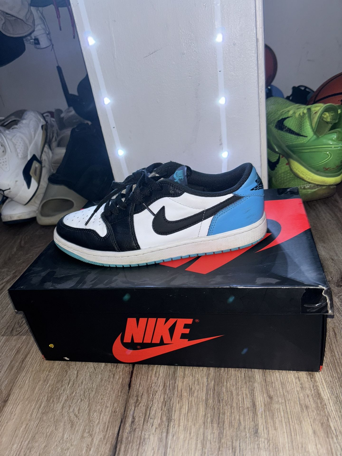 jordan 1 low powder blue , size 8.5