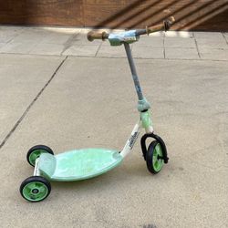 Huffy Toy Story 3 buzz lightyear theme special edition kids 3 wheel scooter 