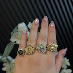 Anillos en 10 y 14k . 