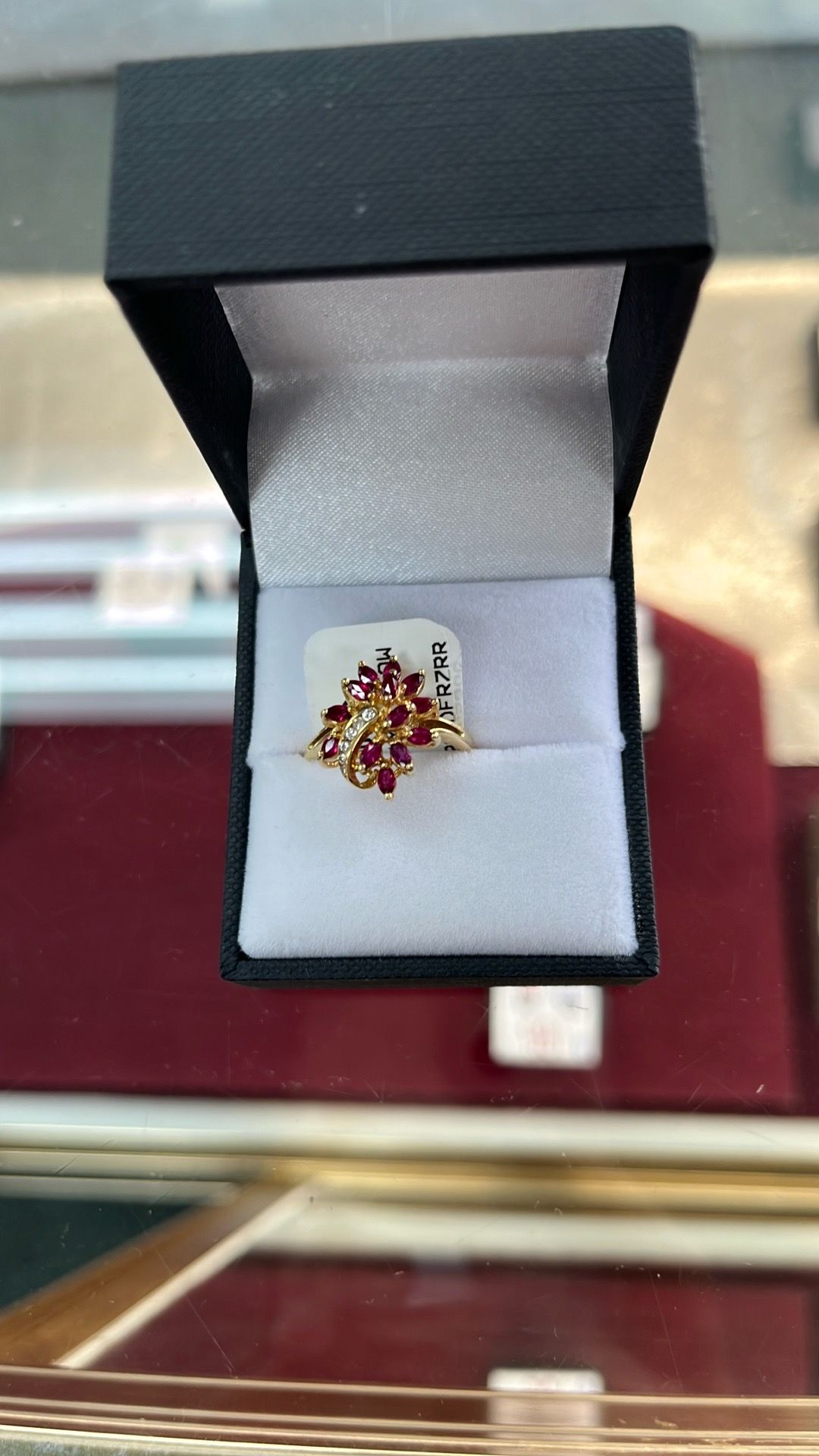 14K Gold Red Flower ring size 6 ; 2.9 grams