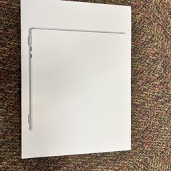 Box MacBook Air 13.6 Inch