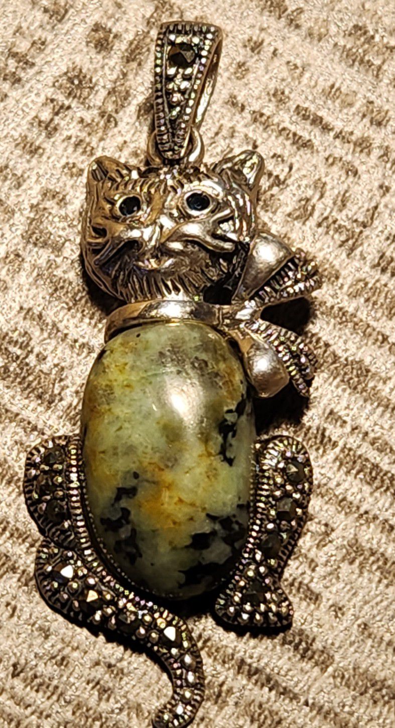 Pretty 925 Sterling Silver Genuine Marcasite Turquois Kitten Pendant 