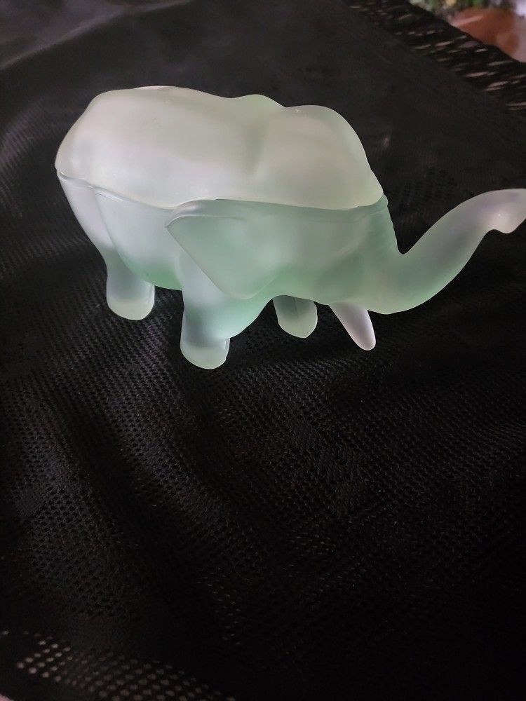 Adorable Jade Glass Elephant Trinket Box