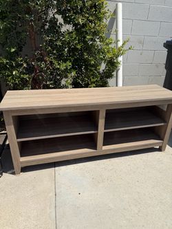TV stand up to 65”