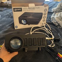 GPX MINI PROJECTOR WITH BLUETOOTH AND HDMI CORD