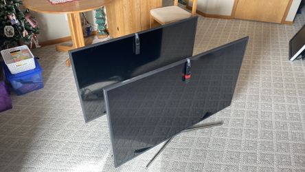 Two 55 inch TVs Samsungs