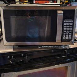 Small Microwave, Very Good Condition