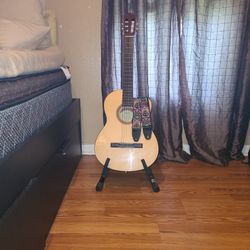 Lucero Spanish Acoustic + Guitar Stand + Guitar Strap 
