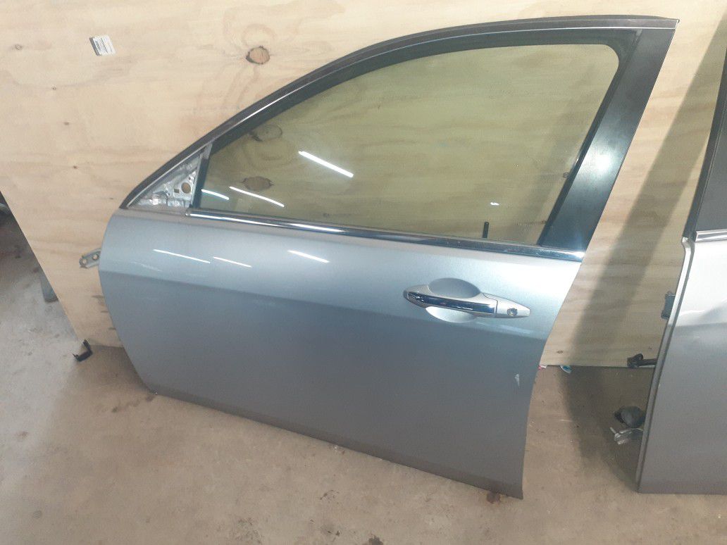 2005 acura tsx doors..have more parts