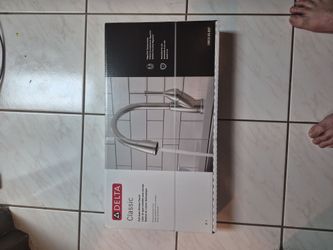 Delta Classic 1-Handle Pull-Down Kitchen Faucet Stainless Steel 19810-SS DST New
