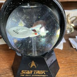 Vintage 1993 Willitts Designs Star Trek USS Enterprise Dome Light Up Water Globe