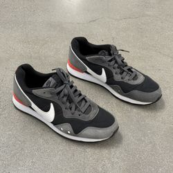 Nike Venture Runner Size 10