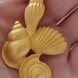 Unique Vintage Gold Brushed Finish Sea Shells Pin